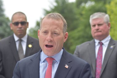 ABD Kongre üyesi Josh Gottheimer, New Jersey Eyalet Askerleri Birliği 'nden (STFA) onay aldı. 21 Haziran 2022, Wyckoff, New Jersey, ABD
