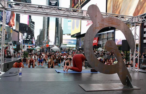 Spo Sonnenwende Auf Dem Times Square Internationalen Yoga Tag Juni — Stockfoto