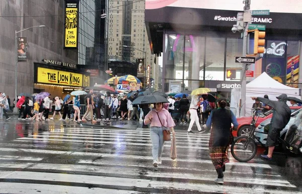 New Yorkers Rainfall Times Square Giugno 2022 New York Usa — Foto Stock