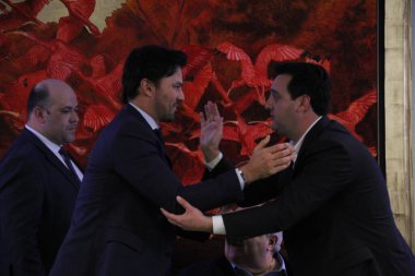 Curitiba 'daki yetkililer 5G teknolojisine sahip akıllı bir ışıkçı sunar. 22 Haziran 2022, Curitiba, Parana, Brezilya: Entegre 5G antenli akıllı ışıkçının sunumu için birden fazla yetkilinin varlığı ile ciddiyet