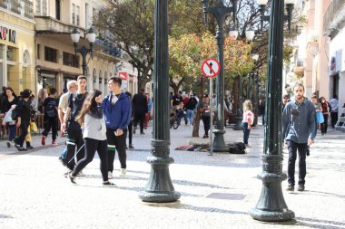 Curitiba 'da kışın ikinci gününde hava durumu. 22 Haziran 2022, Curitiba, Parana, Brezilya: Parana 'nın başkenti Curitiba sokaklarında 22 Haziran Çarşamba günü,)