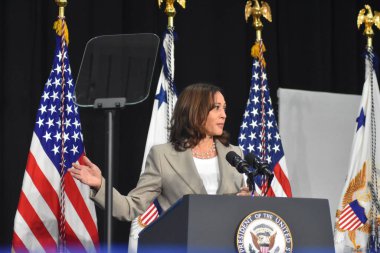 (Birleşik Devletler Başkan Yardımcısı Kamala Harris, Roe V. Wade 'in devrilmesi hakkında açıklama yapıyor. 26 Haziran 2022, Plainfield, IL, ABD