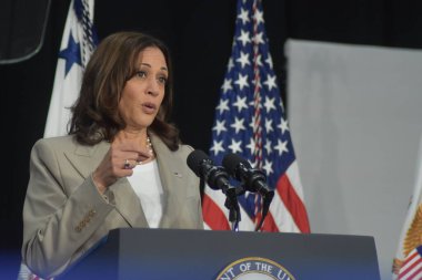 (Birleşik Devletler Başkan Yardımcısı Kamala Harris, Roe V. Wade 'in devrilmesi hakkında açıklama yapıyor. 26 Haziran 2022, Plainfield, IL, ABD