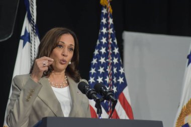 (Birleşik Devletler Başkan Yardımcısı Kamala Harris, Roe V. Wade 'in devrilmesi hakkında açıklama yapıyor. 26 Haziran 2022, Plainfield, IL, ABD