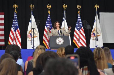 (Birleşik Devletler Başkan Yardımcısı Kamala Harris, Roe V. Wade 'in devrilmesi hakkında açıklama yapıyor. 26 Haziran 2022, Plainfield, IL, ABD