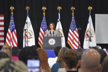 (Birleşik Devletler Başkan Yardımcısı Kamala Harris, Roe V. Wade 'in devrilmesi hakkında açıklama yapıyor. 26 Haziran 2022, Plainfield, IL, ABD