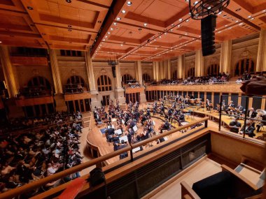 Sao Paulo Eyalet Senfoni Orkestrası sunumu. 24 Haziran 2022, Sao Paulo, Brezilya: Sao Paulo Eyalet Senfoni Orkestrasının sunumu, Anja Bihlmaier tarafından yönetilen ve keman Luiz Filip tarafından yönetilen. 