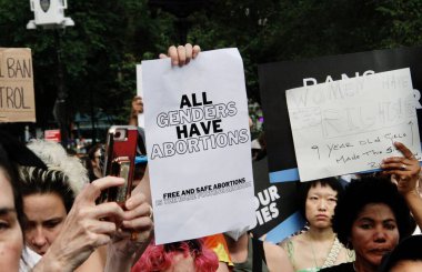 ABD Yüksek Mahkemesi 'nin Roe V. Wade' i New York 'ta devirme kararına karşı protesto. 24 Haziran 2022, New York, ABD: Protestocular, ABD Yüksek Mahkemesi 'nin Roe V. Wade davasını düşürme kararını protesto etmek için Union Square-New York' ta toplandılar 