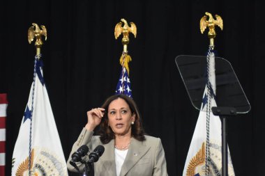 (Birleşik Devletler Başkan Yardımcısı Kamala Harris, Roe V. Wade 'in devrilmesi hakkında açıklama yapıyor. 26 Haziran 2022, Plainfield, IL, ABD