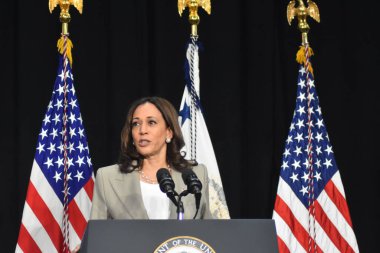 (Birleşik Devletler Başkan Yardımcısı Kamala Harris, Roe V. Wade 'in devrilmesi hakkında açıklama yapıyor. 26 Haziran 2022, Plainfield, IL, ABD