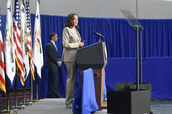 米国のカマラ ハリス副大統領は ウェイドの転覆についての発言を行う 2022年6月26日米国イリノイ州プレインフィールド — ストック写真