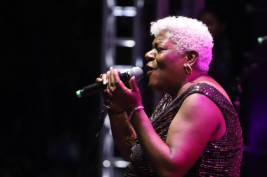 7. Blues Caz Brezilya Festivali Sao Paulo 'da. 25 Haziran 2022, Sao Paulo, Brezilya: (INT) Amerikalı şarkıcı Tia Carroll ve Igor Prado & Just Groove, Villa Lobos Park 'ta Caz Brezilya Festivali' nin 7.