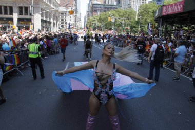 Geleneksel 2022 NYC Onur Yürüyüşü. 26 Haziran 2022, New York, ABD: Gurur ayı boyunca herkes için eşitlik ve aşkı kutlayan yıllık 2022 NYC Onur Yürüyüşü 25 ve 5. caddelerde Christopher Caddesi 'nden 8. caddeye kadar 12 ve 5. 