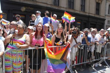 Geleneksel 2022 NYC Onur Yürüyüşü. 26 Haziran 2022, New York, ABD: Gurur ayı boyunca herkes için eşitlik ve aşkı kutlayan yıllık 2022 NYC Onur Yürüyüşü 25 ve 5. caddelerde Christopher Caddesi 'nden 8. caddeye kadar 12 ve 5. 