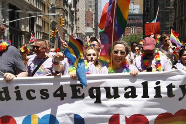 Geleneksel 2022 NYC Onur Yürüyüşü. 26 Haziran 2022, New York, ABD: Gurur ayı boyunca herkes için eşitlik ve aşkı kutlayan yıllık 2022 NYC Onur Yürüyüşü 25 ve 5. caddelerde Christopher Caddesi 'nden 8. caddeye kadar 12 ve 5. 
