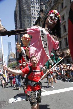 Geleneksel 2022 NYC Onur Yürüyüşü. 26 Haziran 2022, New York, ABD: Gurur ayı boyunca herkes için eşitlik ve aşkı kutlayan yıllık 2022 NYC Onur Yürüyüşü 25 ve 5. caddelerde Christopher Caddesi 'nden 8. caddeye kadar 12 ve 5. 
