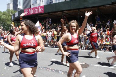 Geleneksel 2022 NYC Onur Yürüyüşü. 26 Haziran 2022, New York, ABD: Gurur ayı boyunca herkes için eşitlik ve aşkı kutlayan yıllık 2022 NYC Onur Yürüyüşü 25 ve 5. caddelerde Christopher Caddesi 'nden 8. caddeye kadar 12 ve 5. 