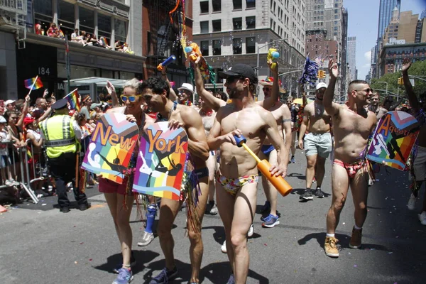 2022年纽约年度骄傲大游行 2022年6月26日 美国纽约 2022年年度纽约骄傲大游行在骄傲的一个月里庆祝所有人的平等和爱从下午12点开始 穿过25街和5街 到8街穿过克里斯托弗街 — 图库照片