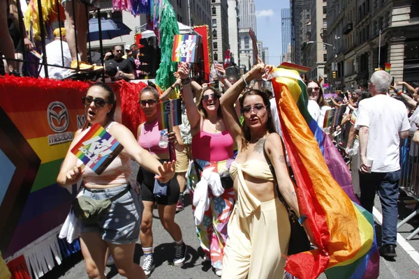 2022年纽约年度骄傲大游行 2022年6月26日 美国纽约 2022年年度纽约骄傲大游行在骄傲的一个月里庆祝所有人的平等和爱从下午12点开始 穿过25街和5街 到8街穿过克里斯托弗街 — 图库照片