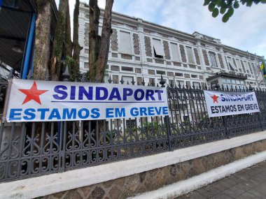 Santos Limanı 'ndaki işçiler daha iyi ücret için grev başlattı. 27 Haziran 2022, Santos, Sao Paulo, Brezilya: Santos Liman İşçileri, eski adıyla Codesp, 27 Haziran Pazartesi günü başladı)