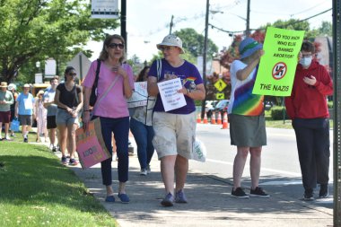 Fair Lawn Borough Hall 'da kürtaj karşıtı protesto düzenlendi. 26 Haziran 2022, Fair Lawn, NJ, ABD: Fair Lawn, New Jersey 'deki Fair Lawn Borough Hall' da kürtaj karşıtı protesto eylemi 26 Haziran 2022. 
