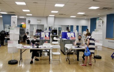 New York 'taki ilk seçimler. 28 Haziran 2012, New York, ABD: Demokratik ve Cumhuriyetçi Parti adaylarını seçmek için yapılan ön seçimler, Vali Yardımcıları ve bazıları Meclis 'e.