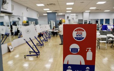 New York 'taki ilk seçimler. 28 Haziran 2012, New York, ABD: Demokratik ve Cumhuriyetçi Parti adaylarını seçmek için yapılan ön seçimler, Vali Yardımcıları ve bazıları Meclis 'e.