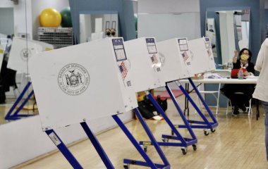 New York 'taki ilk seçimler. 28 Haziran 2012, New York, ABD: Demokratik ve Cumhuriyetçi Parti adaylarını seçmek için yapılan ön seçimler, Vali Yardımcıları ve bazıları Meclis 'e.