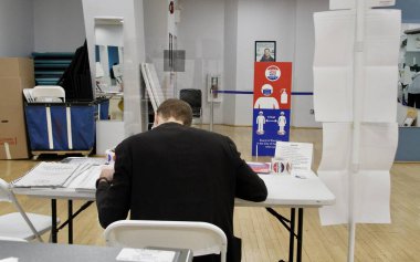 New York 'taki ilk seçimler. 28 Haziran 2012, New York, ABD: Demokratik ve Cumhuriyetçi Parti adaylarını seçmek için yapılan ön seçimler, Vali Yardımcıları ve bazıları Meclis 'e.