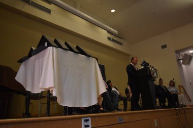 Birleşik Devletler Kongre Üyesi Josh Gottheimer yerel Vietnam gazilerini onurlandırdı ve Kuzey Jersey Gaziler Servisi Madalyası törenine ev sahipliği yaptı. 1 Temmuz 2022, Ridgewood, NJ, ABD