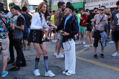 Çeşitlilik için 5 Mart, Curitiba şehrinde gerçekleşmektedir. 3 Temmuz 2022, Curitiba, Parana, Brezilya: Parana 'nın başkenti Curitiba' nın sokaklarında gerçekleştirilen 5. Çeşitlilik Yürüyüşü 'ne halk katılıyor.