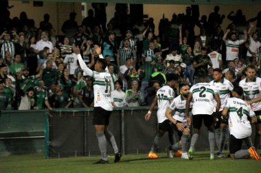 Brezilya Futbol Şampiyonası - Coritiba Fortaleza 'ya karşı. 3 Temmuz 2022, Curitiba, Parana, Brezilya: Brezilya 'nın Couto Pereira stadyumunda düzenlenen Brezilya Futbol Şampiyonası' nın 15. turu için geçerli olan Coritiba ile Fortaleza arasındaki futbol maçı