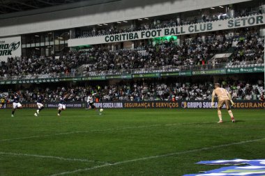 Brezilya Futbol Şampiyonası - Coritiba Fortaleza 'ya karşı. 3 Temmuz 2022, Curitiba, Parana, Brezilya: Brezilya 'nın Couto Pereira stadyumunda düzenlenen Brezilya Futbol Şampiyonası' nın 15. turu için geçerli olan Coritiba ile Fortaleza arasındaki futbol maçı