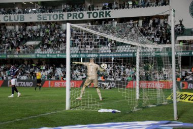 Brezilya Futbol Şampiyonası - Coritiba Fortaleza 'ya karşı. 3 Temmuz 2022, Curitiba, Parana, Brezilya: Brezilya 'nın Couto Pereira stadyumunda düzenlenen Brezilya Futbol Şampiyonası' nın 15. turu için geçerli olan Coritiba ile Fortaleza arasındaki futbol maçı