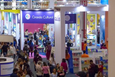 26. Sao Paulo Uluslararası Kitap Bienali. 2 Temmuz 2022, Sao Paulo, Brezilya: 26. Sao Paulo Uluslararası Kitap Bienali sırasında, Cumartesi 02-10 Temmuz tarihleri arasında Norte Fuar Merkezi 'nde insanların hareketi gerçekleşti.. 