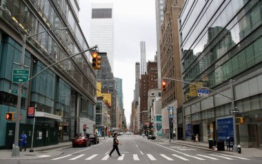 (4 Temmuz Bağımsızlık Günü Seyahatleri nedeniyle New York 'un boş caddeleri. 3 Temmuz 2022, New York, ABD: New York 'taki sokakların çoğu New York' luların 4 Temmuz 'u kutlamak için yola çıktıkları için boş.. 