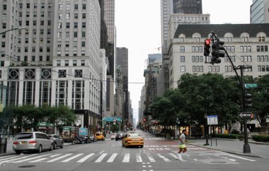 (4 Temmuz Bağımsızlık Günü Seyahatleri nedeniyle New York 'un boş caddeleri. 3 Temmuz 2022, New York, ABD: New York 'taki sokakların çoğu New York' luların 4 Temmuz 'u kutlamak için yola çıktıkları için boş.. 