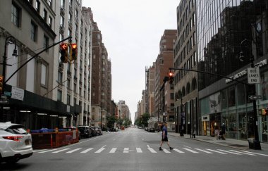 (4 Temmuz Bağımsızlık Günü Seyahatleri nedeniyle New York 'un boş caddeleri. 3 Temmuz 2022, New York, ABD: New York 'taki sokakların çoğu New York' luların 4 Temmuz 'u kutlamak için yola çıktıkları için boş.. 