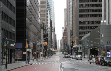 (4 Temmuz Bağımsızlık Günü Seyahatleri nedeniyle New York 'un boş caddeleri. 3 Temmuz 2022, New York, ABD: New York 'taki sokakların çoğu New York' luların 4 Temmuz 'u kutlamak için yola çıktıkları için boş.. 