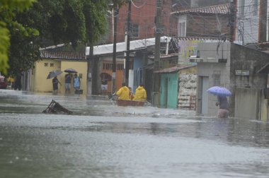Hafta sonu Natal 'da şiddetli yağış var. 4 Temmuz 2022, Natal, Rio Grande do Norte, Brezilya: Rio Grande do Norte 'nin başkenti Natal' da meydana gelen hasar, belediye meclisinin bir kamu felaketi durumu ilan etmesine yol açtı.