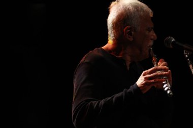 (Brezilyalı şarkıcılar Danilo Caymmi ve Claudio Nucci 'nin Curitiba' da sunumu. 8 Temmuz 2022, Curitiba, Parana, Brezilya: Brezilyalı şarkıcı Danilo Caymmi ve Claudio Nucci 'nin Salvador De Ferrante Auditorium' da sunumu (Guairinha)