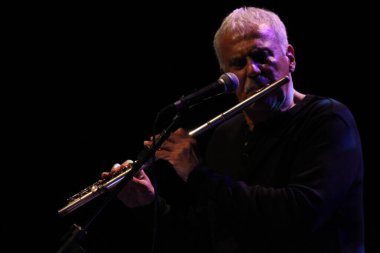 (Brezilyalı şarkıcılar Danilo Caymmi ve Claudio Nucci 'nin Curitiba' da sunumu. 8 Temmuz 2022, Curitiba, Parana, Brezilya: Brezilyalı şarkıcı Danilo Caymmi ve Claudio Nucci 'nin Salvador De Ferrante Auditorium' da sunumu (Guairinha)