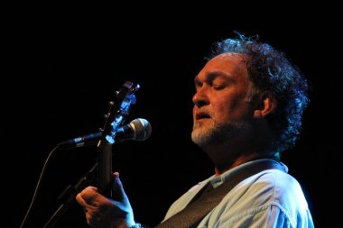 (Brezilyalı şarkıcılar Danilo Caymmi ve Claudio Nucci 'nin Curitiba' da sunumu. 8 Temmuz 2022, Curitiba, Parana, Brezilya: Brezilyalı şarkıcı Danilo Caymmi ve Claudio Nucci 'nin Salvador De Ferrante Auditorium' da sunumu (Guairinha)