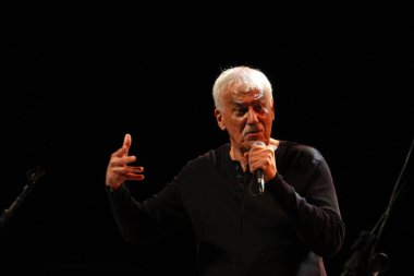 (Brezilyalı şarkıcılar Danilo Caymmi ve Claudio Nucci 'nin Curitiba' da sunumu. 8 Temmuz 2022, Curitiba, Parana, Brezilya: Brezilyalı şarkıcı Danilo Caymmi ve Claudio Nucci 'nin Salvador De Ferrante Auditorium' da sunumu (Guairinha)