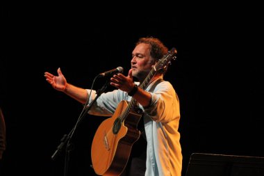 (Brezilyalı şarkıcılar Danilo Caymmi ve Claudio Nucci 'nin Curitiba' da sunumu. 8 Temmuz 2022, Curitiba, Parana, Brezilya: Brezilyalı şarkıcı Danilo Caymmi ve Claudio Nucci 'nin Salvador De Ferrante Auditorium' da sunumu (Guairinha)