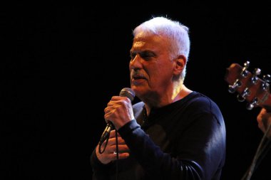 (Brezilyalı şarkıcılar Danilo Caymmi ve Claudio Nucci 'nin Curitiba' da sunumu. 8 Temmuz 2022, Curitiba, Parana, Brezilya: Brezilyalı şarkıcı Danilo Caymmi ve Claudio Nucci 'nin Salvador De Ferrante Auditorium' da sunumu (Guairinha)