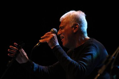 (Brezilyalı şarkıcılar Danilo Caymmi ve Claudio Nucci 'nin Curitiba' da sunumu. 8 Temmuz 2022, Curitiba, Parana, Brezilya: Brezilyalı şarkıcı Danilo Caymmi ve Claudio Nucci 'nin Salvador De Ferrante Auditorium' da sunumu (Guairinha)