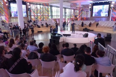 (Sao Paulo 'da BM Sürdürülebilir Kalkınma Hedeflerinin ilk döneminin başlatılması. 8 Temmuz 2022, Sao Paulo, Brezilya: Juan Manoel Santos, eski Kolombiya başkanı ve Nobel Barış Ödülü sahibi Santiago Belediye Başkanı, Iraci Hassler,