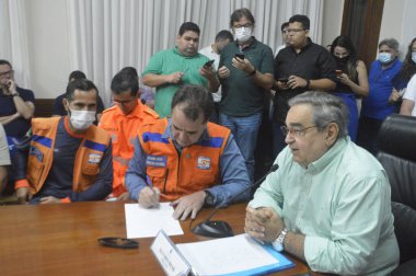 (Natal Belediyesi, Rio Grande do Norte 'deki yağmurlardan etkilenen sivil savunma ve belediyelerle bir araya geldi. 9 Temmuz 2022, Natal, Rio Grande do Norte, Brezilya: Natal Belediye Başkanı Alvaro Dias, Ulusal Sivil Savunma Bakanı ile görüştü