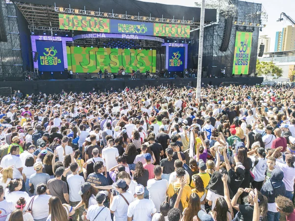 Int 巴西总统亚尔 博尔索纳罗参加了在圣保罗举行的耶稣大游行 2022年7月9日 巴西圣保罗 巴西总统博尔索纳罗星期六 在圣保罗参加了为耶稣举行的游行 — 图库照片